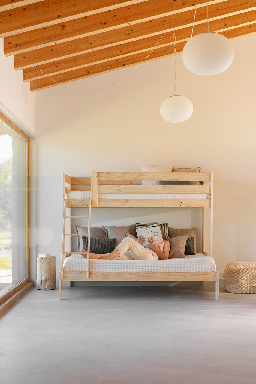 Imagen de ambiente 1 para:Litera de madera triple